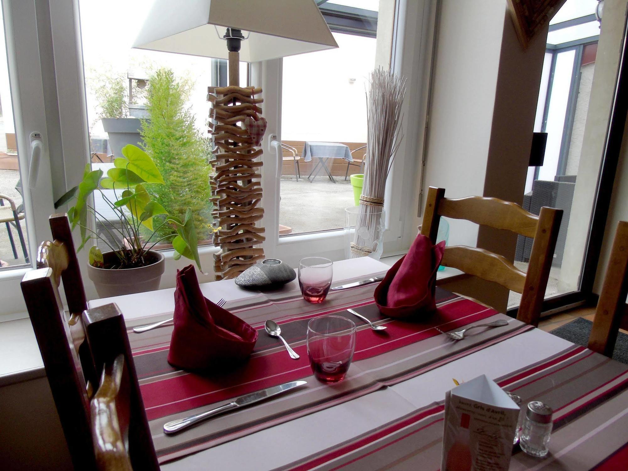 Hotel Logis Restaurant Du Cheval Blanc Chamouilley