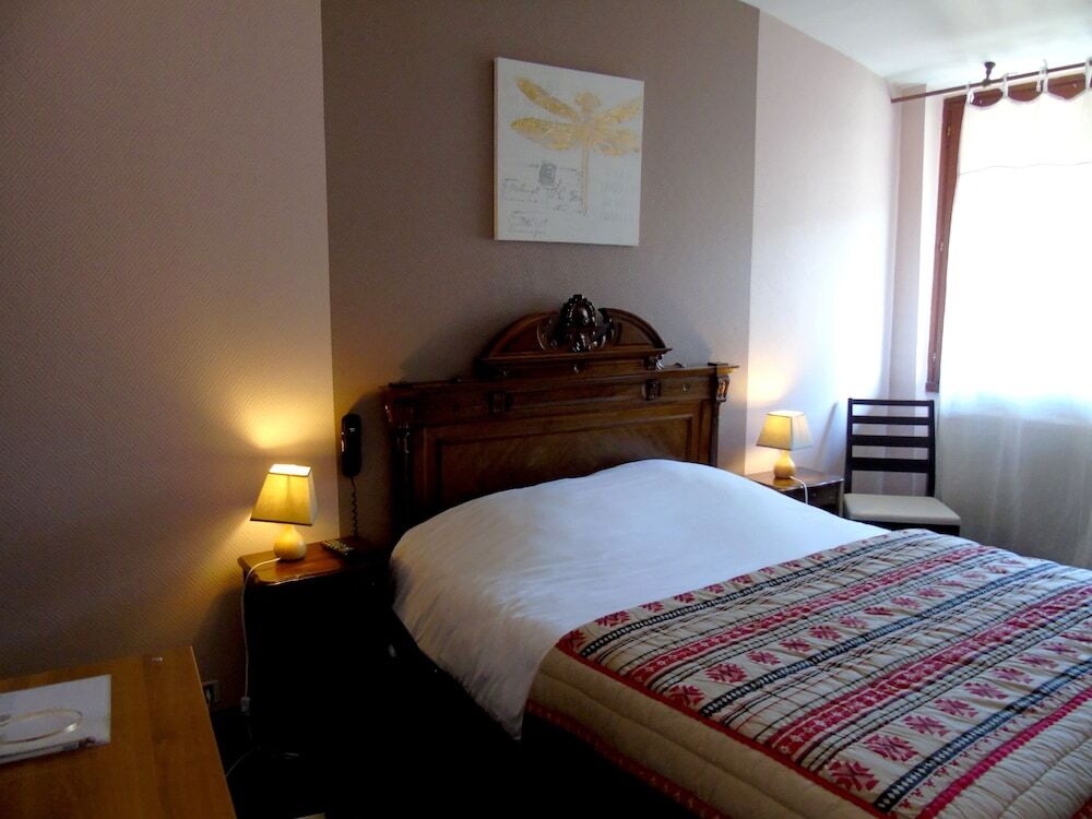 Logis Restaurant Du Cheval Blanc Hotel 2*